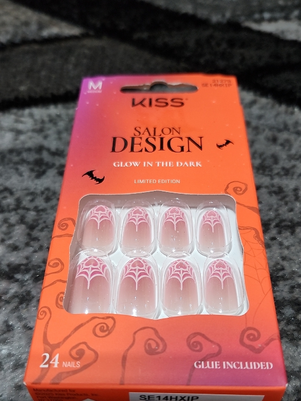 KISS LIMITED EDITION IRIDESCENT PINK HEART/SPIDER WED GLOW-IN-DARK MED OVAL NAIL